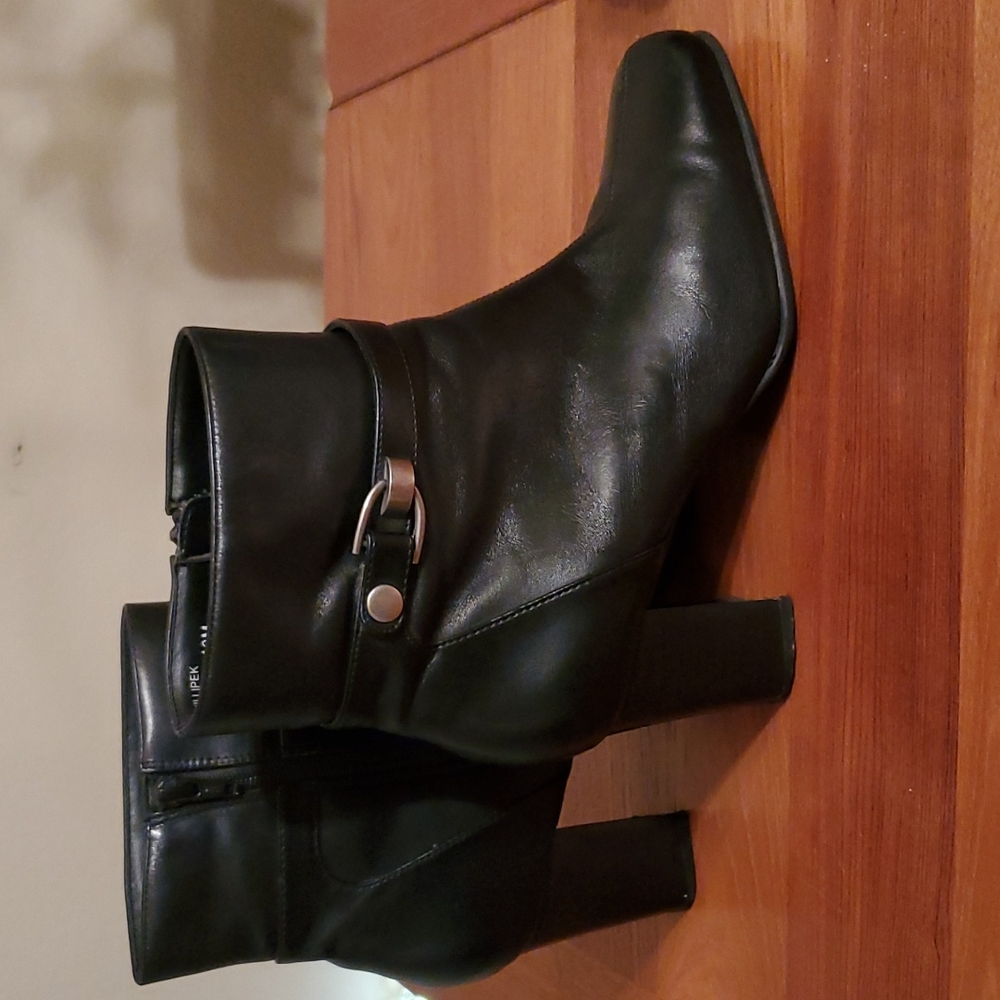 Nine & Co black booties size 10